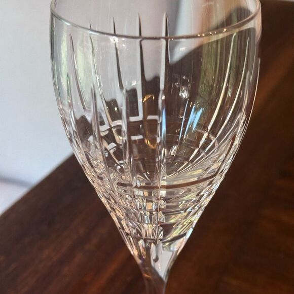 Tiffany & Co. Elegant Crystal Wine Glass - Picture 6 of 6